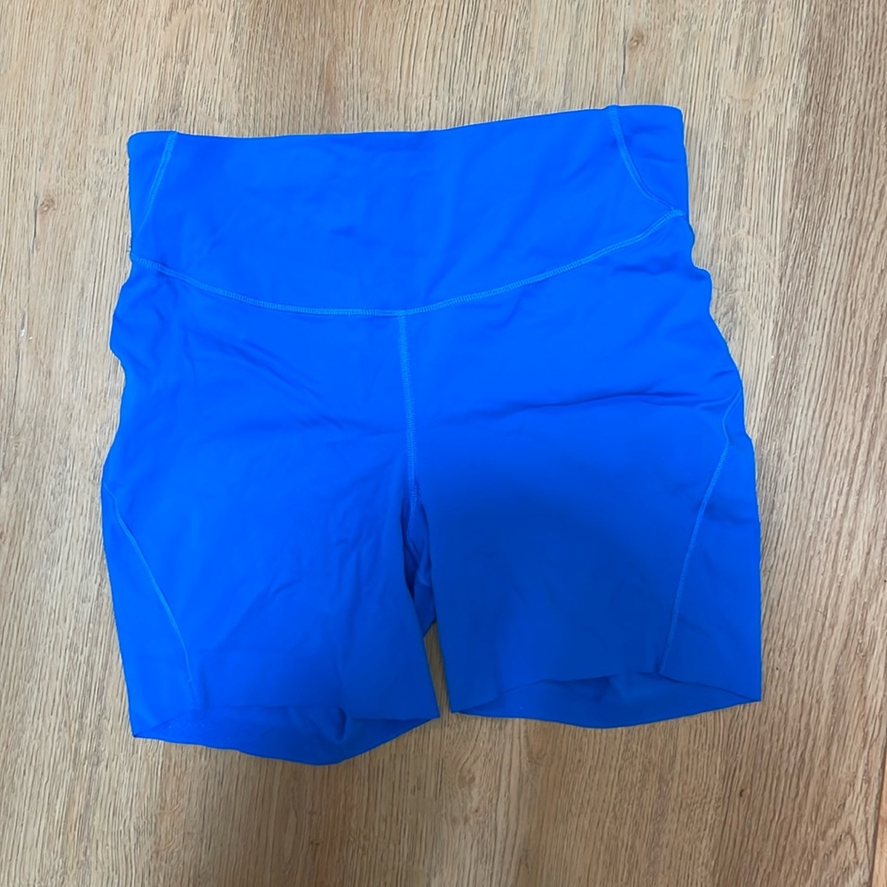 Lululemon Fast and Free 6” shorts size 10 in bright blue
